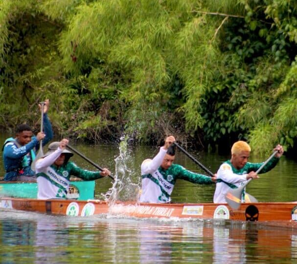 Canoe race in Belize Canoe race in Belize